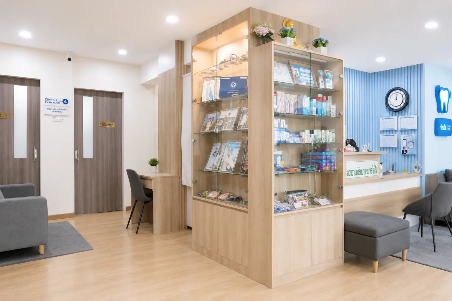 พื้นที่ต้อนรับภายใน HACHI Dental Clinic