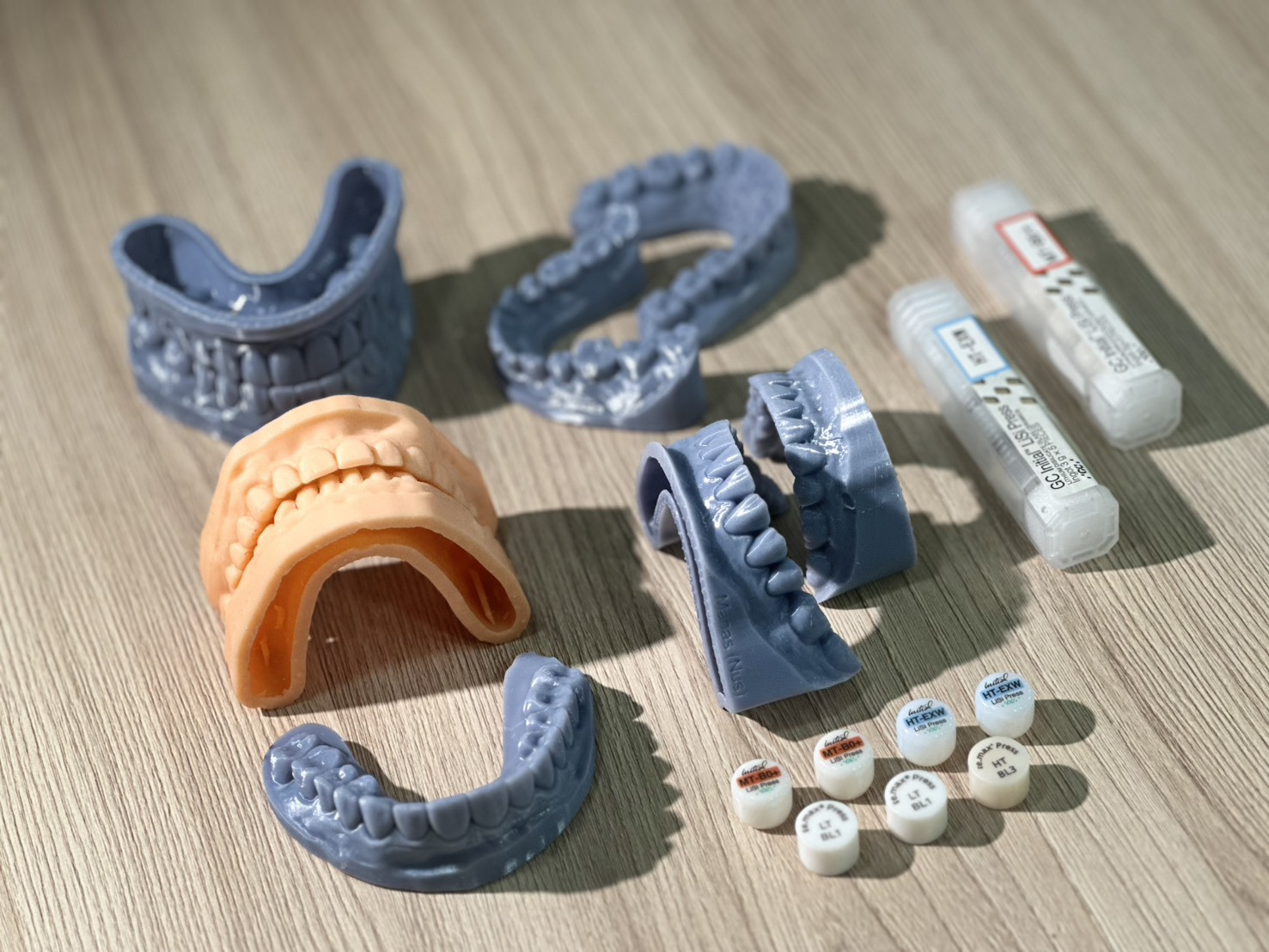 แบบจำลองดิจิทัลและวัสดุเซรามิกของ Bangkok Veneer Lab